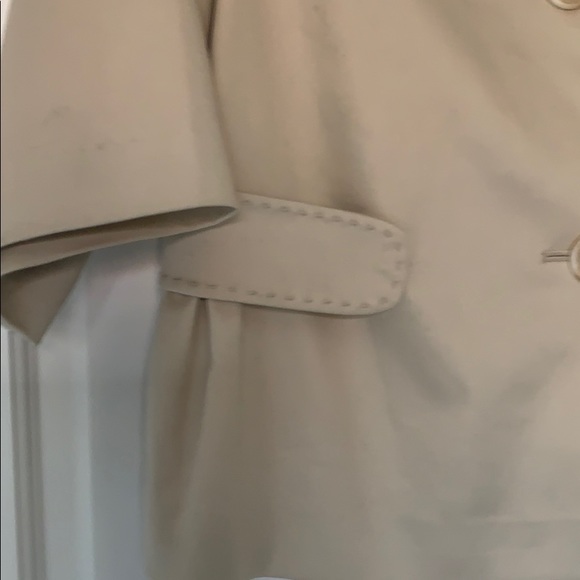 Tahari cream 3 button blazer - Picture 2 of 4